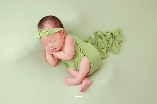 启东宝宝拍嗝吐奶