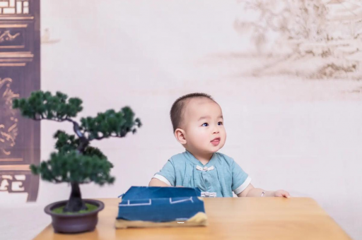 启东三个月宝宝抬头不稳